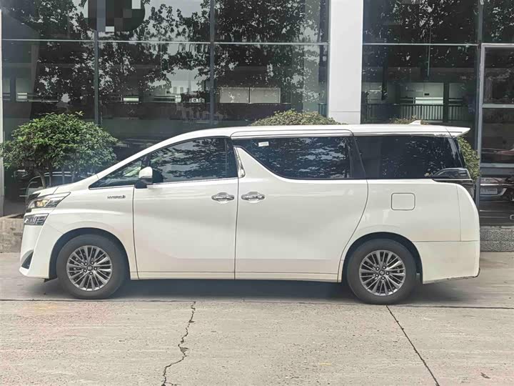 Фото 3 - Toyota Vellfire