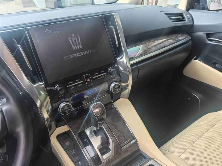 Фото 8 - Toyota Vellfire