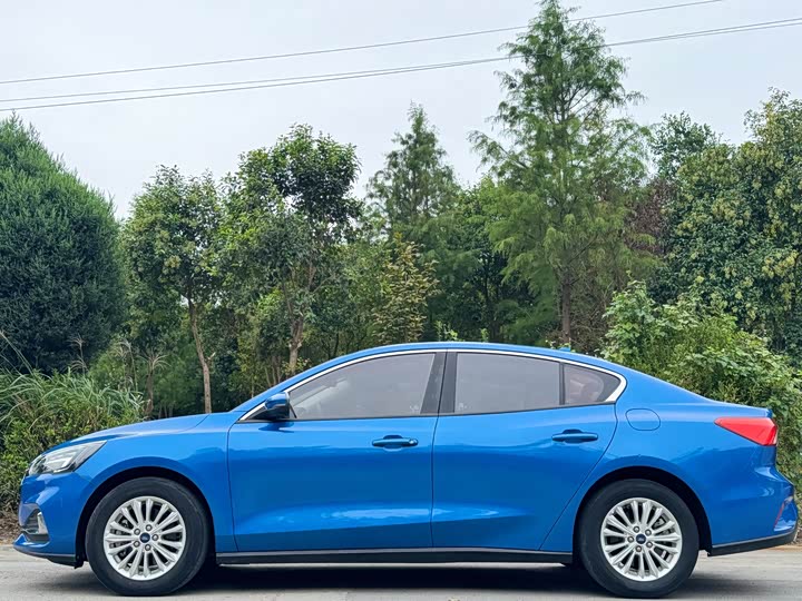 Фото 4 - Ford Focus