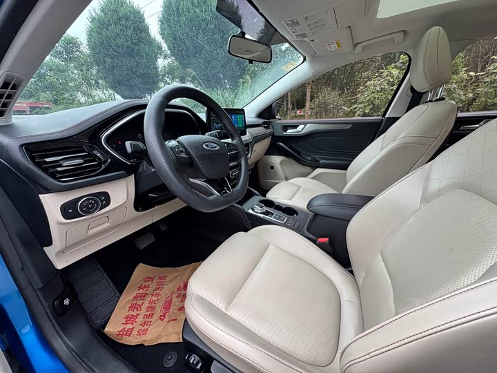 Фото 8 - Ford Focus