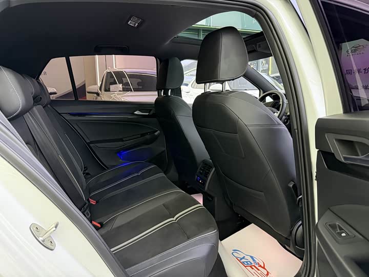 Фото 7 - Volkswagen Golf