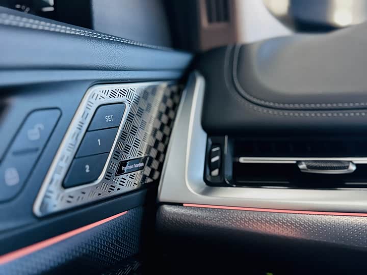 Фото 8 - BMW iX1