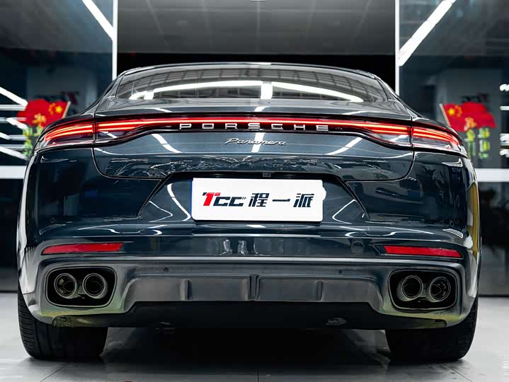 Фото 17 - Porsche Panamera