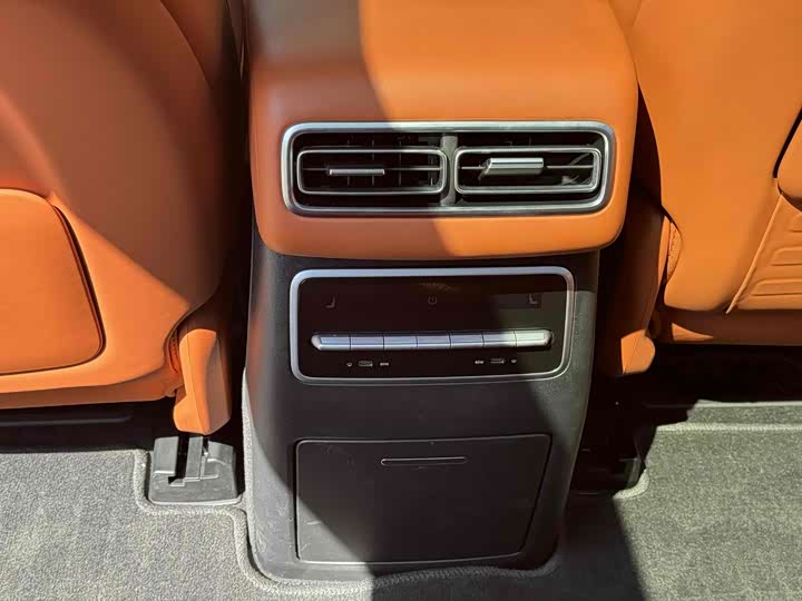 Фото 10 - LiXiang L7