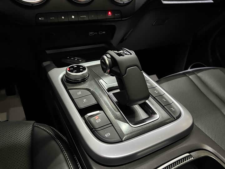 Фото 7 - Tank 300