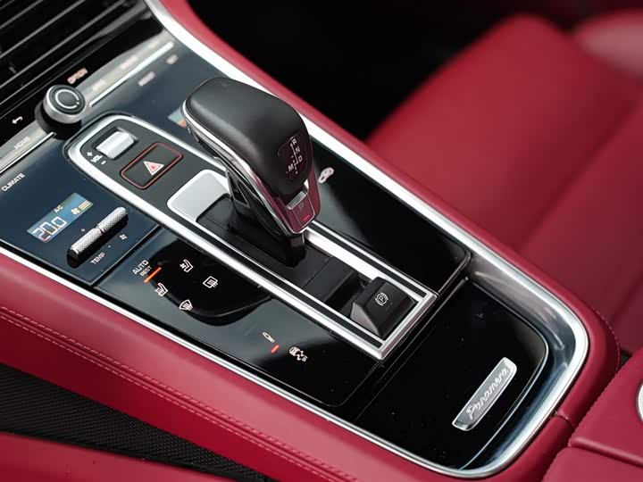 Фото 17 - Porsche Panamera