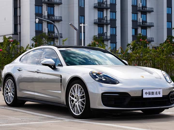 Фото 2 - Porsche Panamera