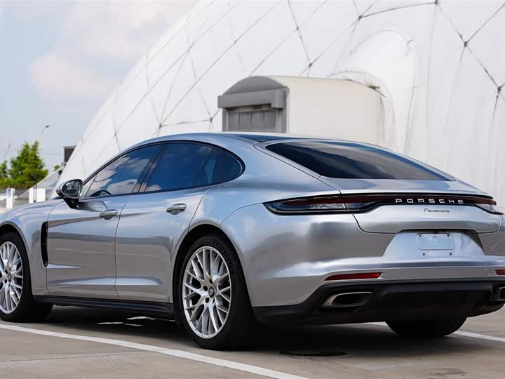 Фото 27 - Porsche Panamera