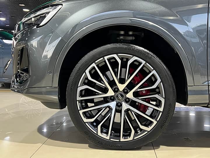 Фото 10 - Audi SQ7