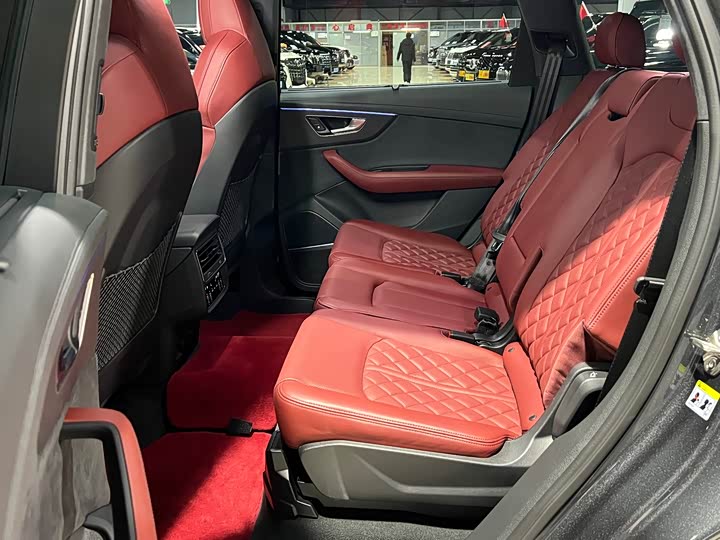 Фото 18 - Audi SQ7