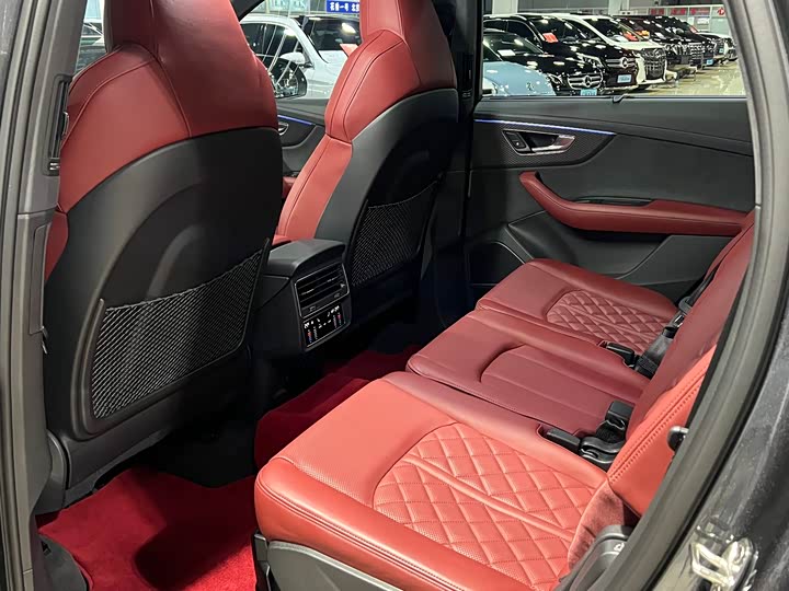 Фото 19 - Audi SQ7