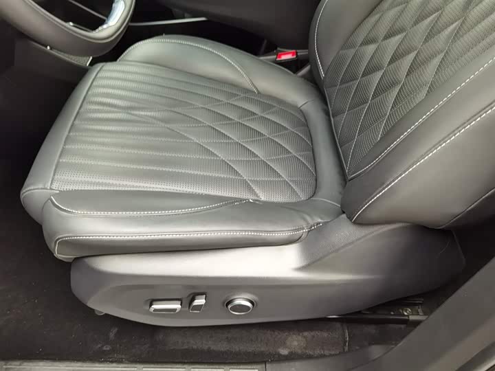 Фото 20 - Maxus G90