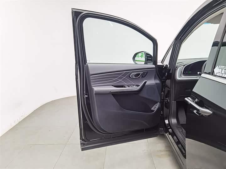 Фото 8 - Maxus G90