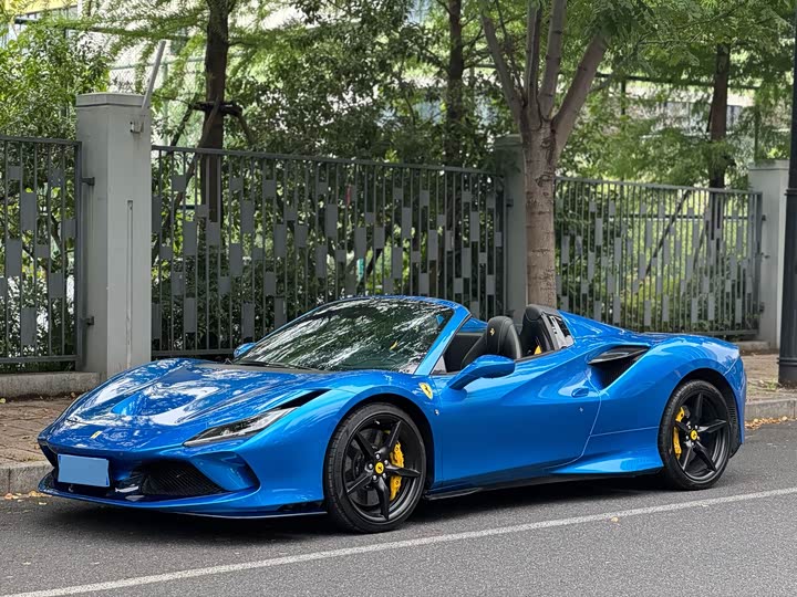 Фото 1 - Ferrari F8