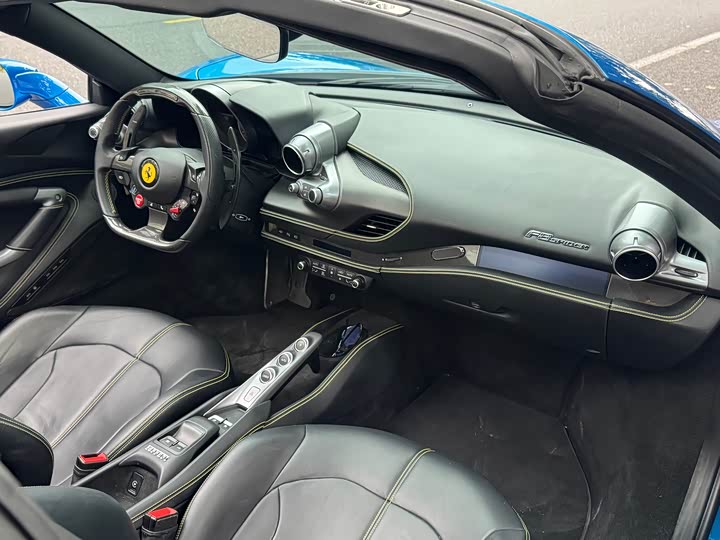 Фото 10 - Ferrari F8