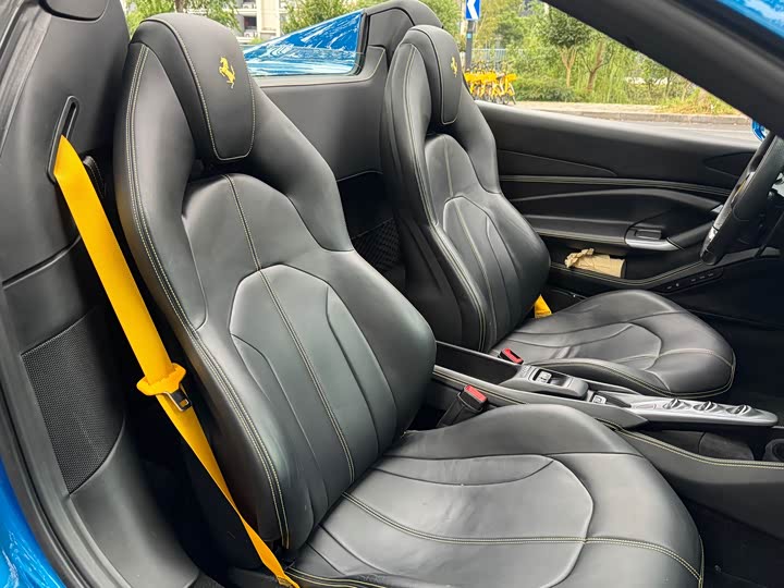 Фото 11 - Ferrari F8