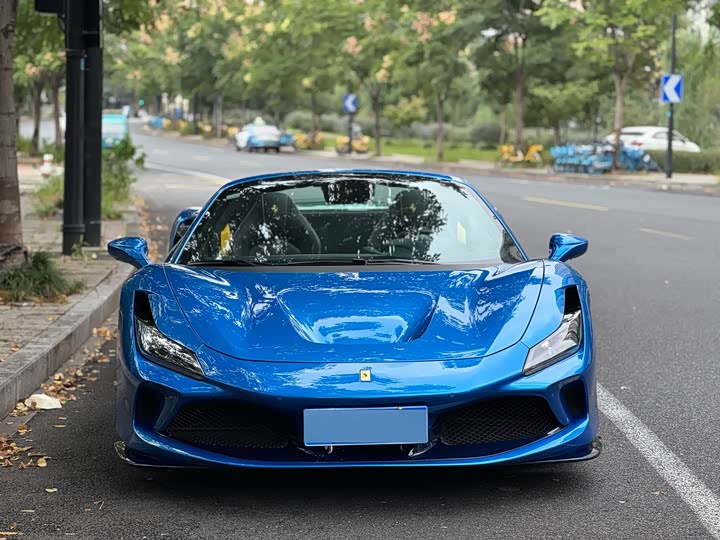 Фото 2 - Ferrari F8