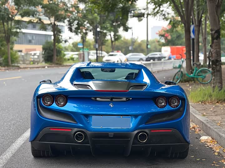 Фото 4 - Ferrari F8