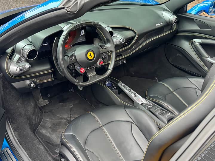 Фото 5 - Ferrari F8