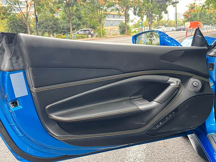 Фото 7 - Ferrari F8