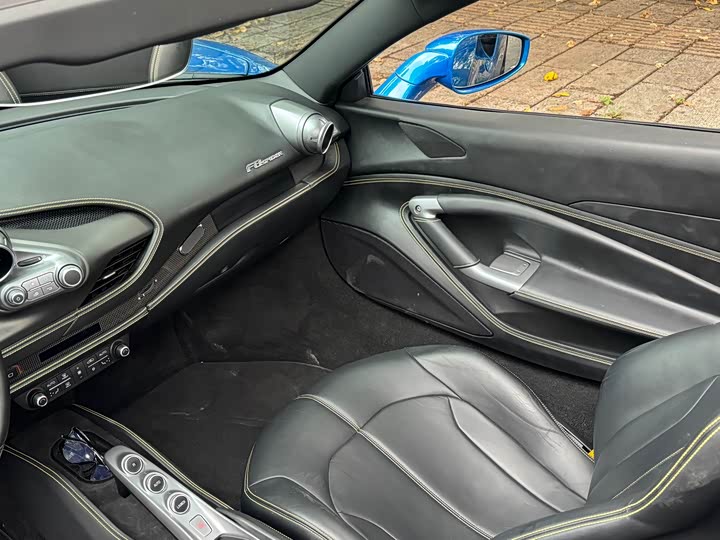 Фото 8 - Ferrari F8