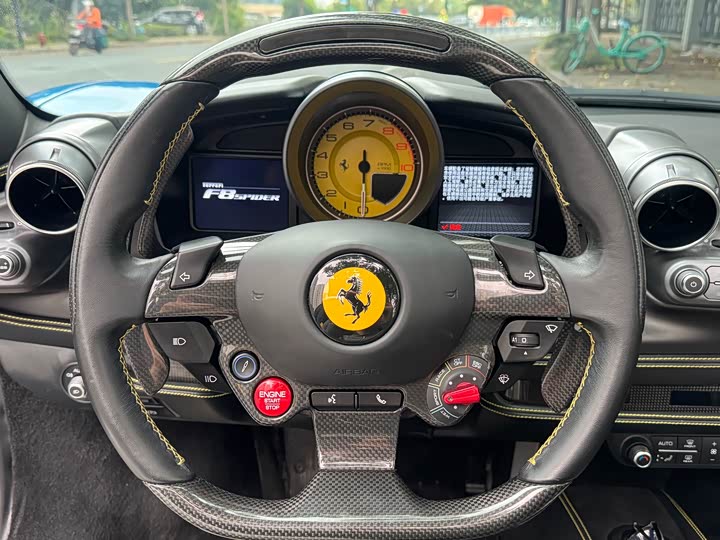 Фото 9 - Ferrari F8