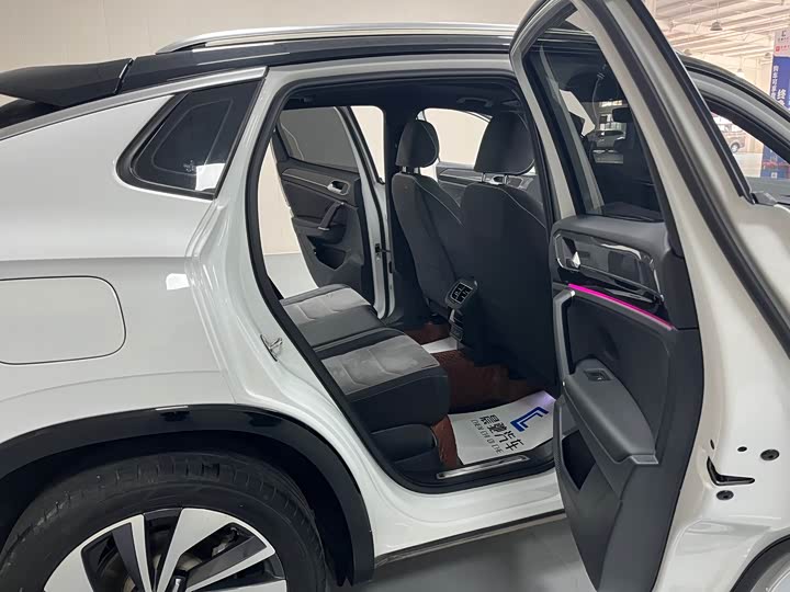 Фото 14 - Volkswagen Tayron X