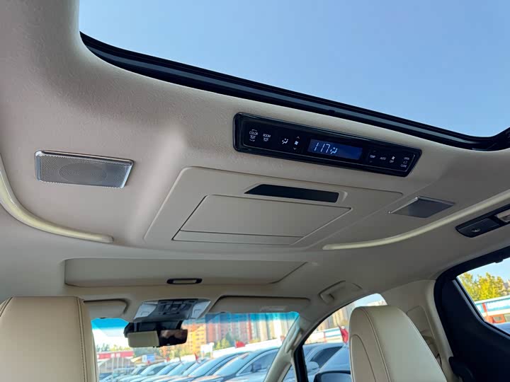 Фото 11 - Toyota Alphard