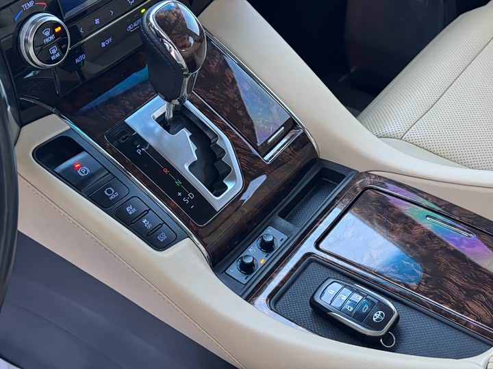 Фото 17 - Toyota Alphard