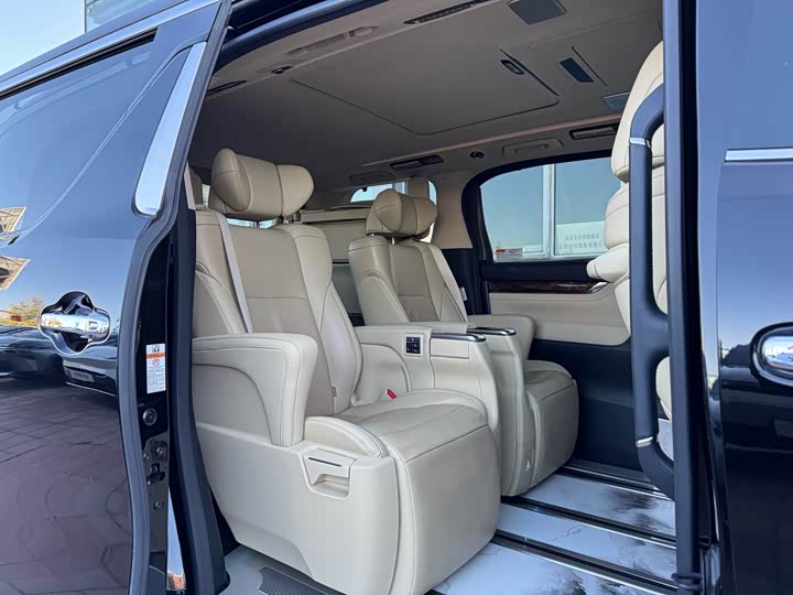 Фото 18 - Toyota Alphard