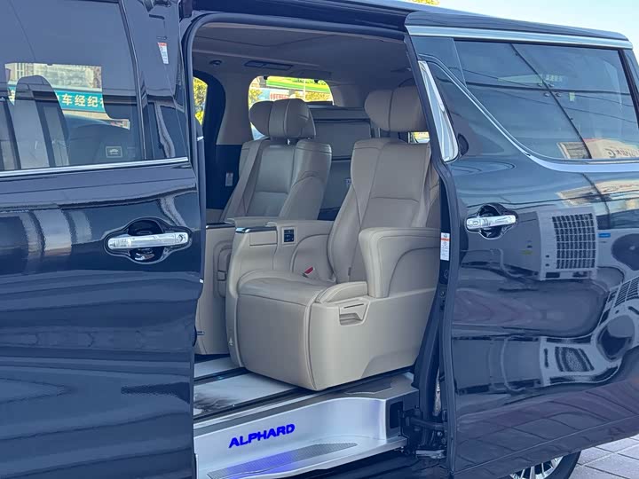 Фото 9 - Toyota Alphard