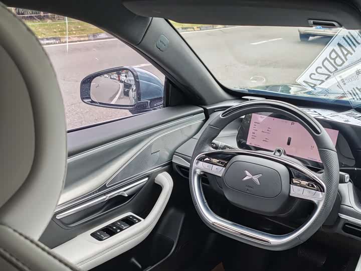 Фото 11 - XPeng P7