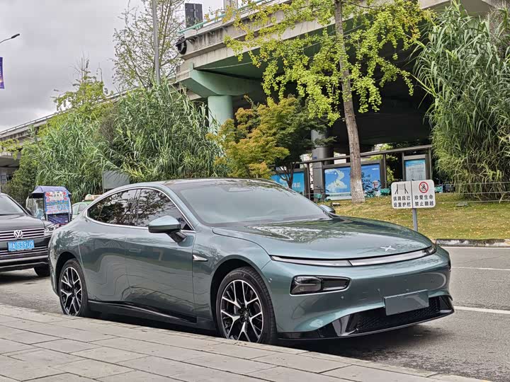 Фото 3 - XPeng P7