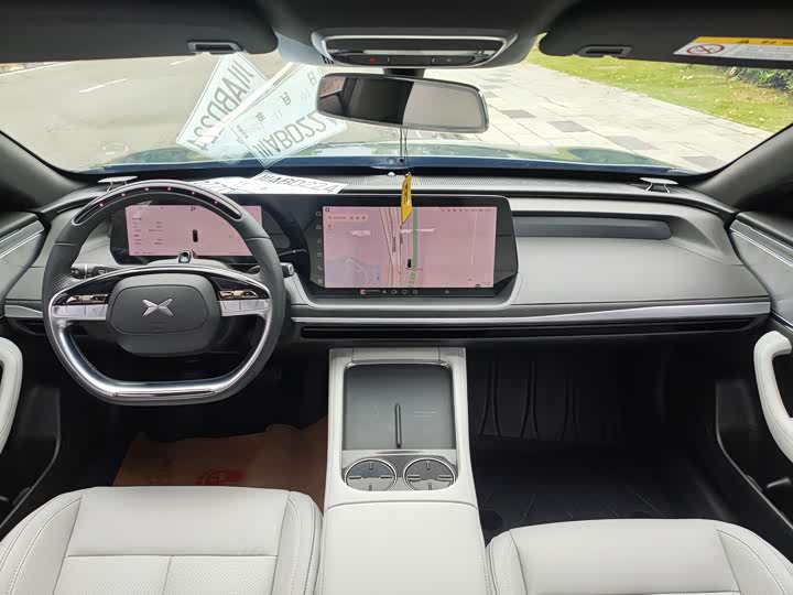 Фото 8 - XPeng P7