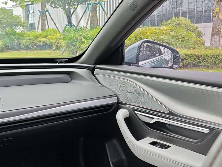 Фото 9 - XPeng P7