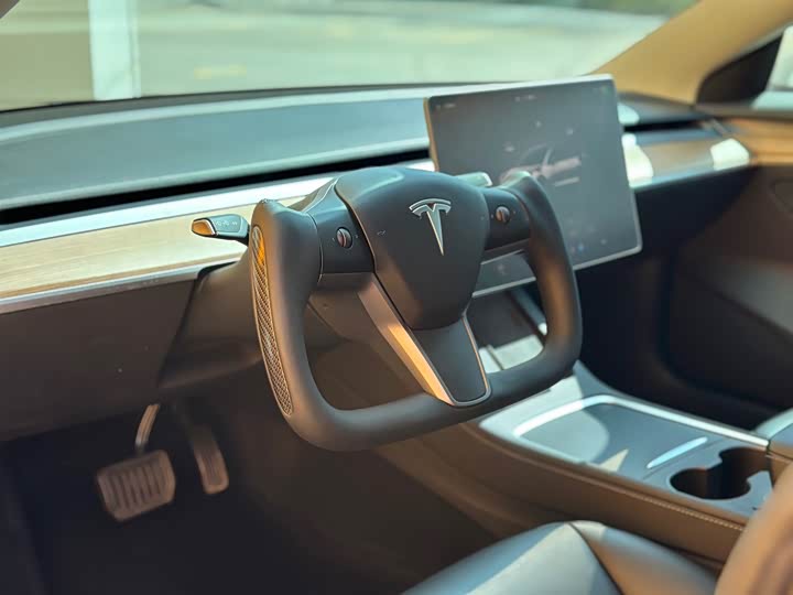 Фото 4 - Tesla Model 3