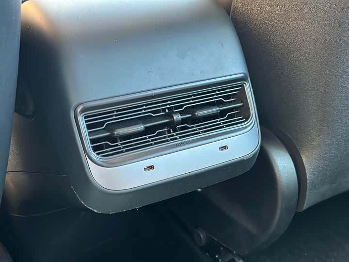 Фото 8 - Tesla Model 3