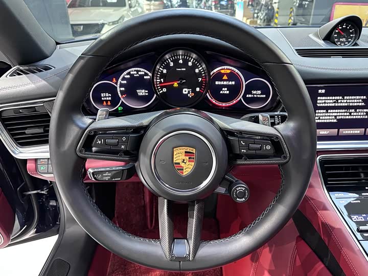 Фото 14 - Porsche Panamera