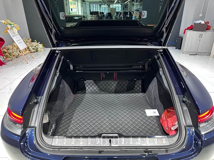 Фото 23 - Porsche Panamera