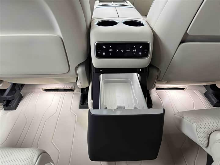 Фото 17 - LiXiang L9