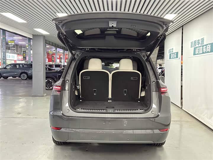 Фото 23 - LiXiang L9