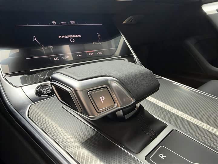 Фото 11 - Audi A6L