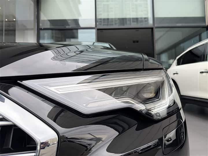 Фото 12 - Audi A6L