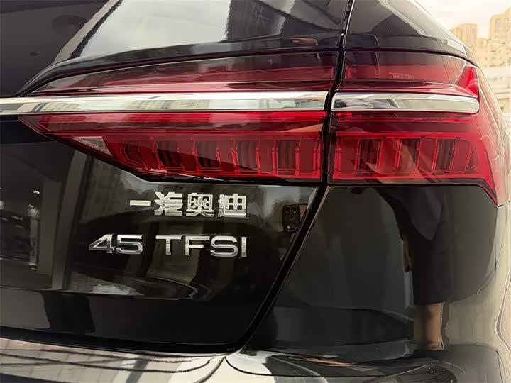 Фото 13 - Audi A6L