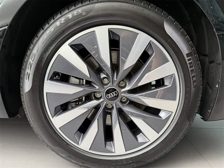 Фото 14 - Audi A6L