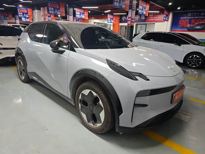 Фото 3 - Zeekr X