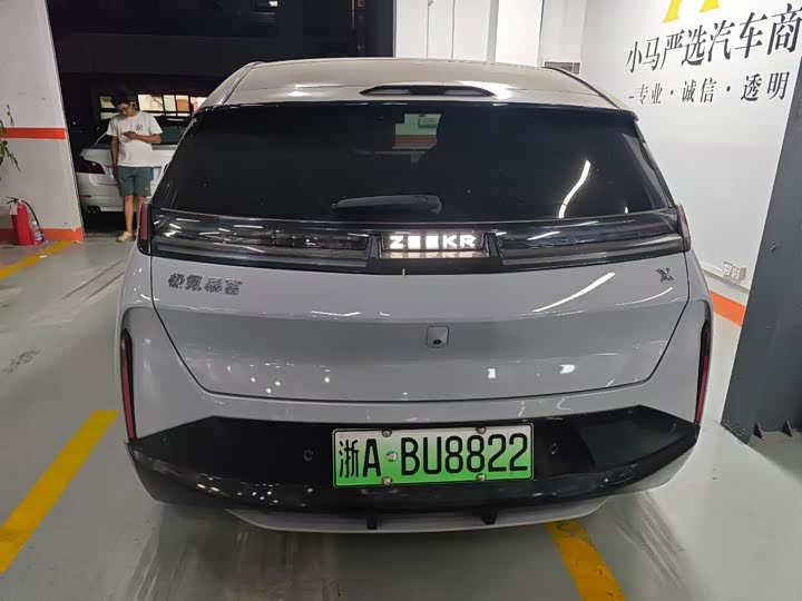 Фото 8 - Zeekr X