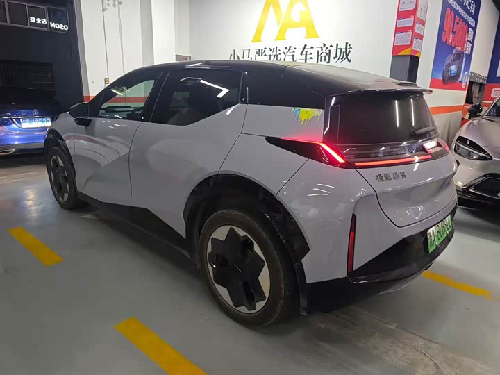 Фото 9 - Zeekr X