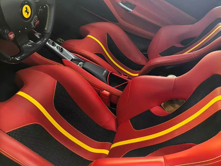 Фото 4 - Ferrari F8