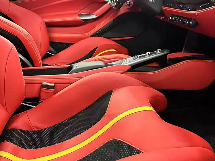 Фото 5 - Ferrari F8